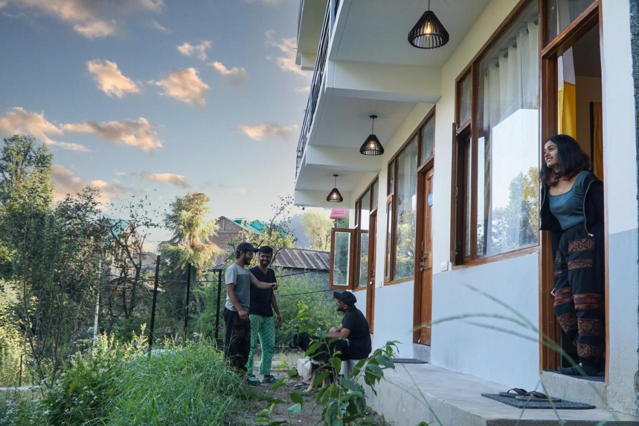 Firefly Hostel Manāli Екстериор снимка